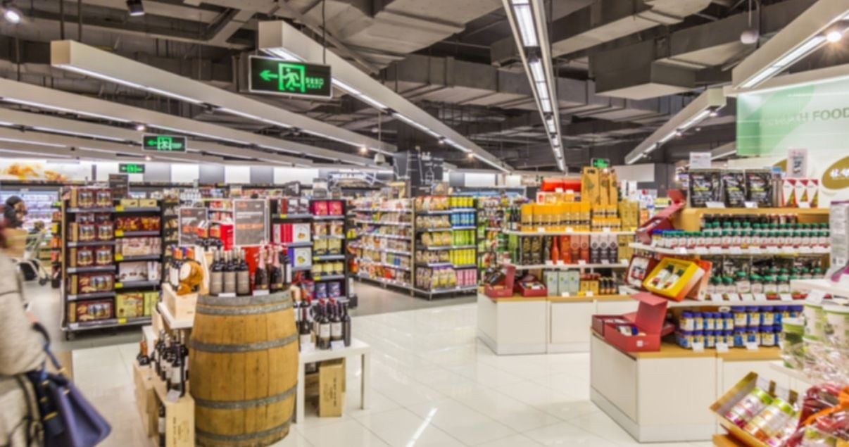 Supermercado haciendo un uso inteligente del material POP para optimizar el punto de venta