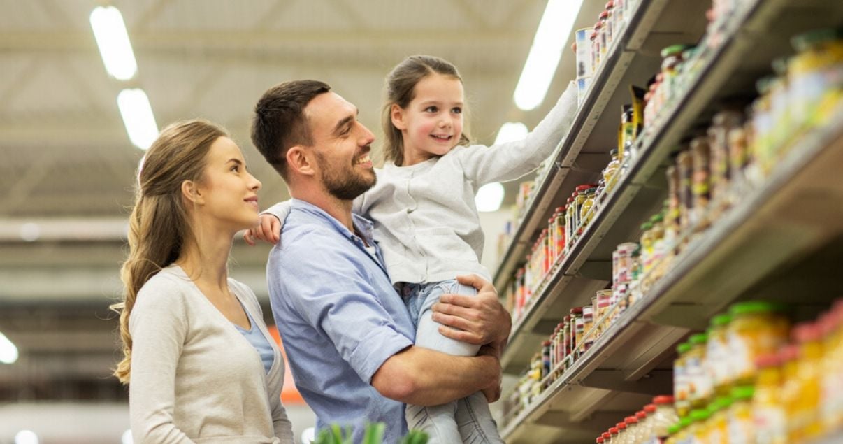 familia teniendo una experiencia agradable en el punto de venta gracias al Trade Marketing